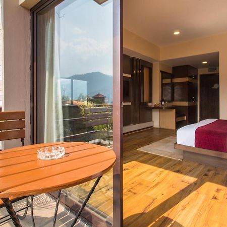 Hotel Queens Park Pokhara Exterior foto
