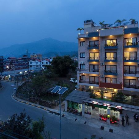 Hotel Queens Park Pokhara Exterior foto