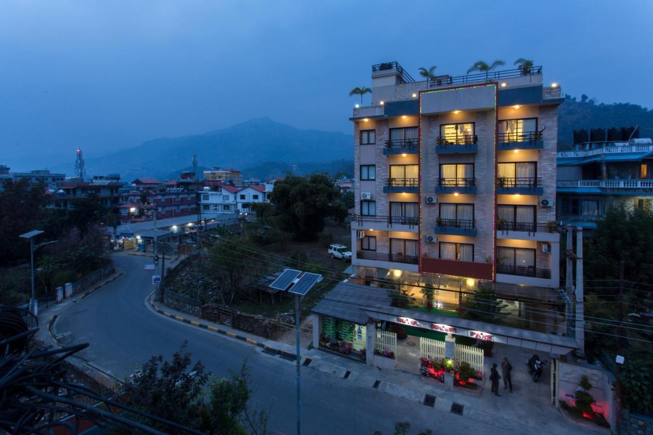 Hotel Queens Park Pokhara Exterior foto