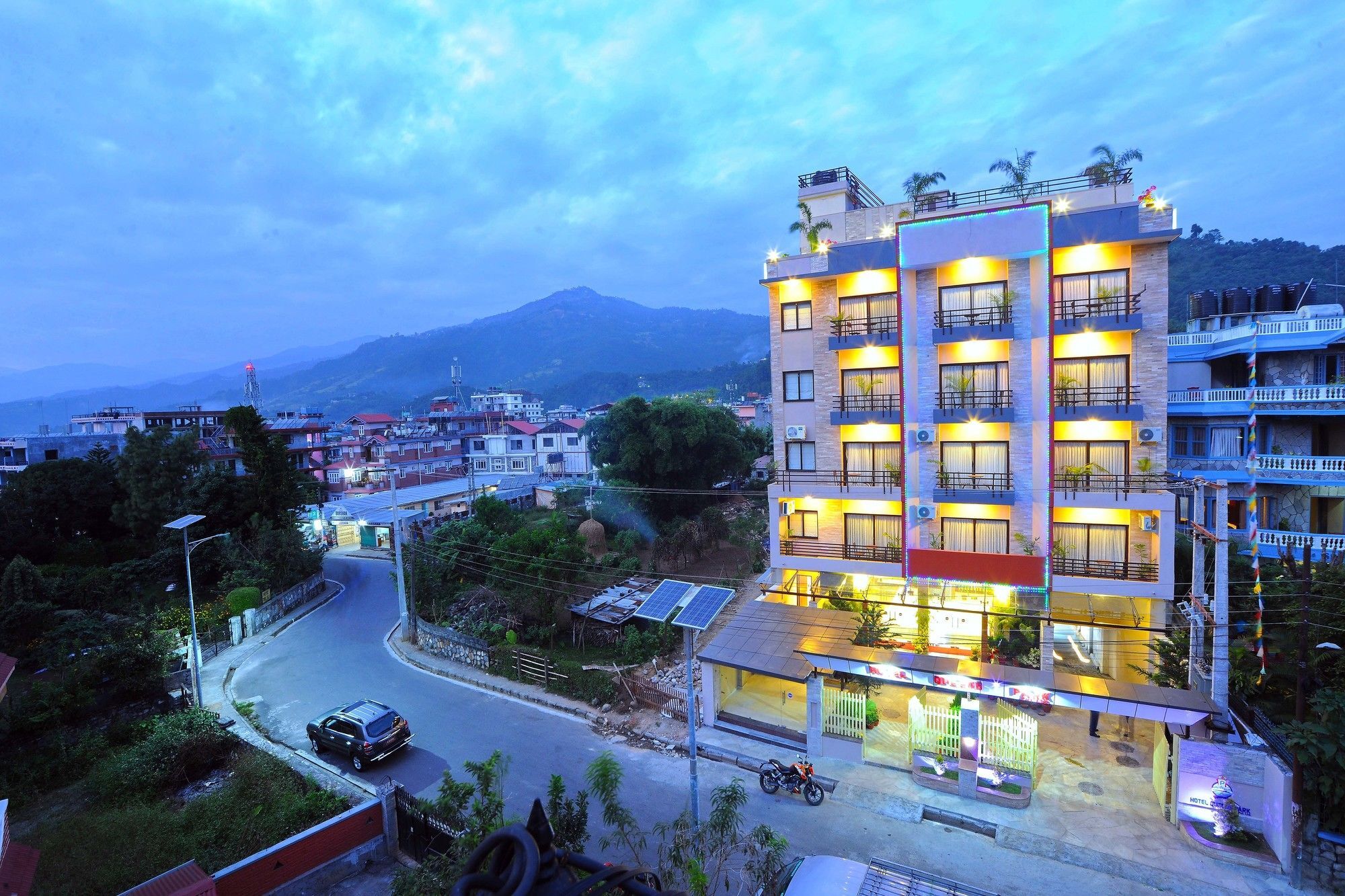 Hotel Queens Park Pokhara Exterior foto