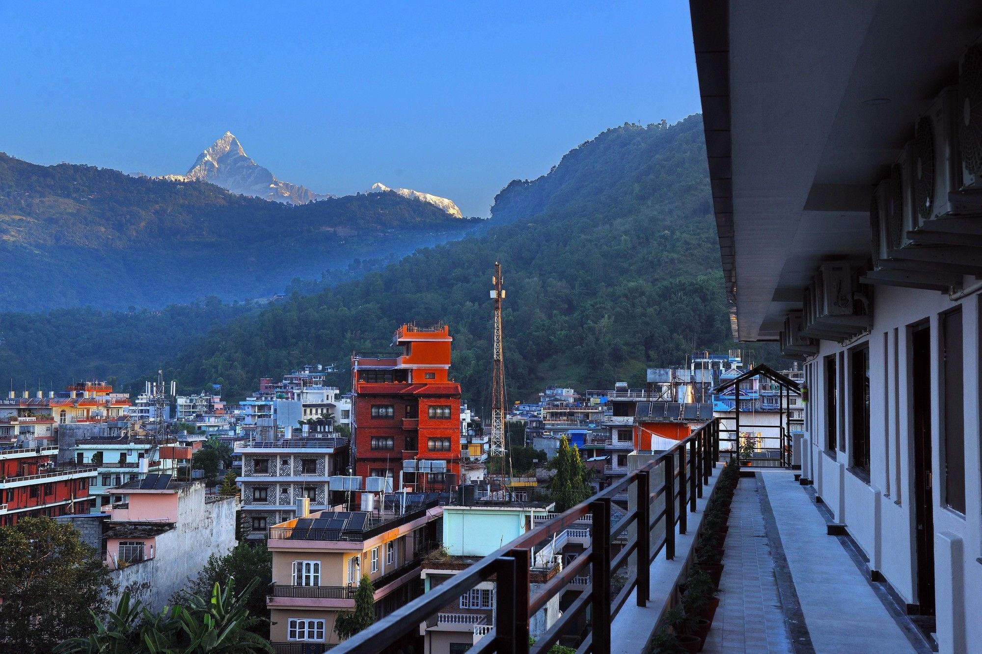Hotel Queens Park Pokhara Exterior foto