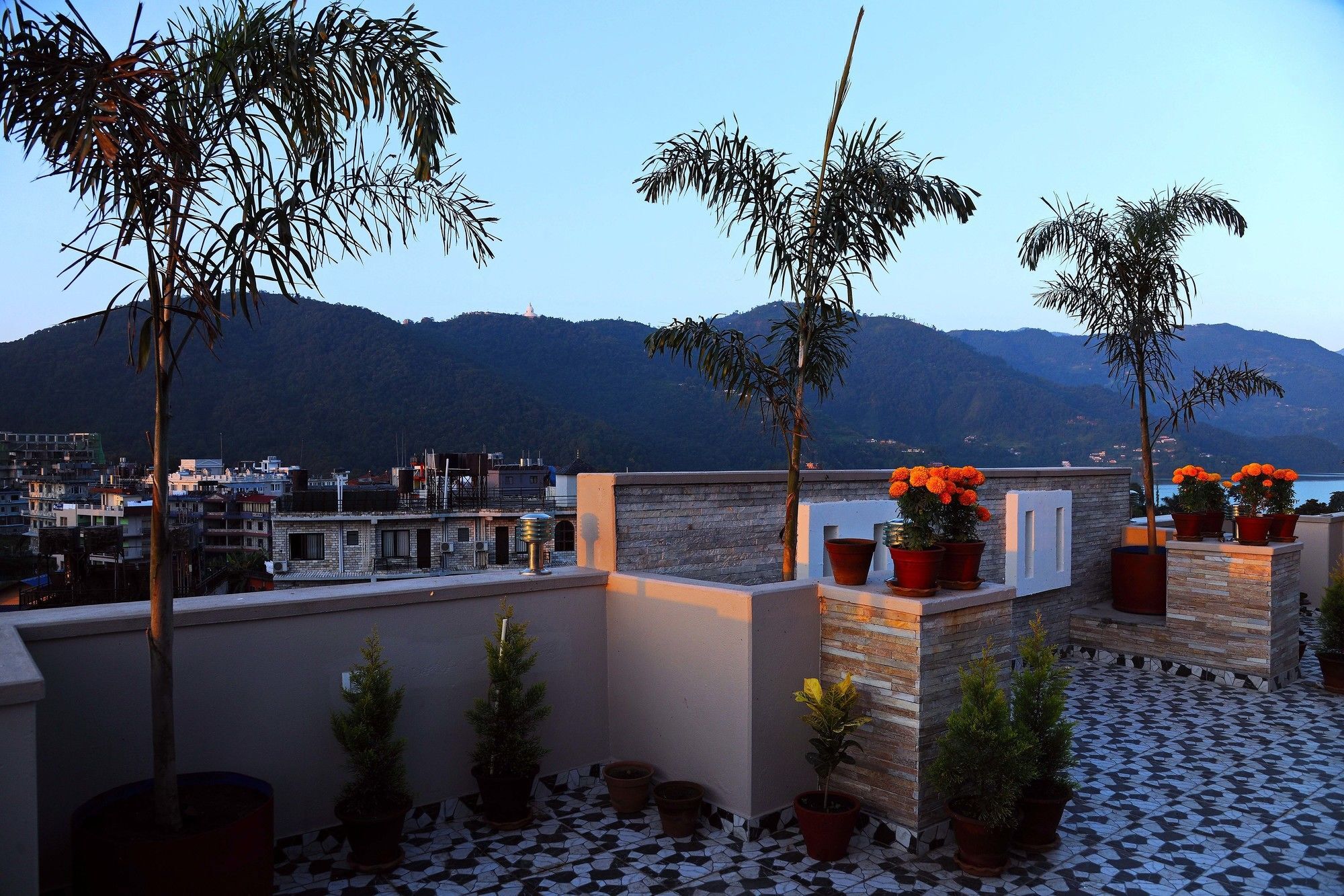 Hotel Queens Park Pokhara Exterior foto